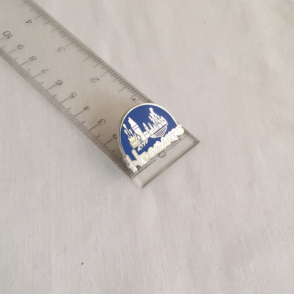 ๐50% OFF/3+...HOGWARTS Sign Pin (Harry Potter) - Picture 4 of 9